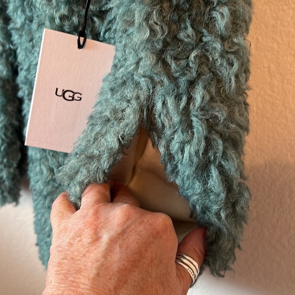 UGG Tammie warm fuzzy vest NWOT - Picture 9 of 14